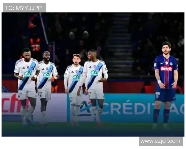 意甲激战:巴黎圣日耳曼大胜那不勒斯红牌事件引发全场热议与战术分析 意甲激战:巴黎圣日耳曼大胜那不勒斯红牌事件引发全场热议与战术分析