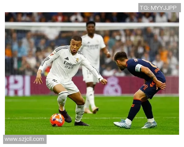 AC米兰友谊赛大胜皇马五球狂潮引发全场狂欢历史冷门瞬间回顾 AC米兰友谊赛大胜皇马五球狂潮引发全场狂欢历史冷门瞬间回顾